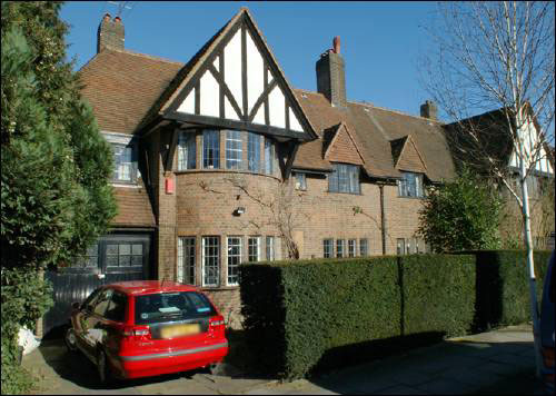 11 Meadway Close